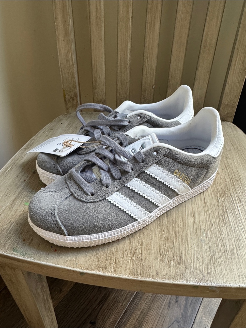 Kids Unisex Adidas Suede Gazelle Sneaker - Gray & White Size 12.5